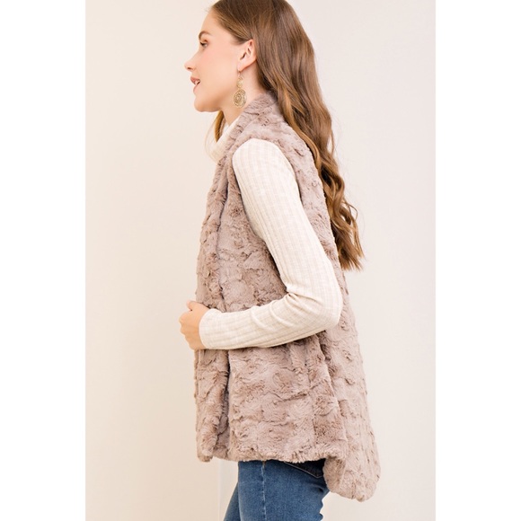 Soft Faux Fur Vest - Picture 4 of 6